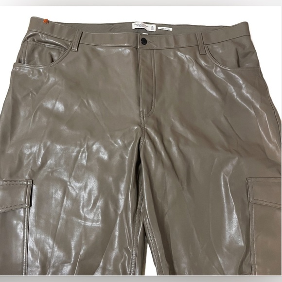 Abercrombie & Fitch 90s Relaxed High Rise Curve Love Cargo Pants Size 36/22L - Picture 2 of 10